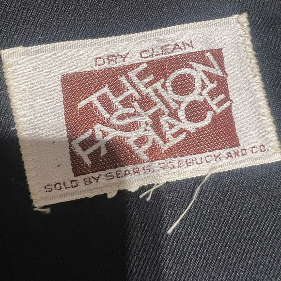 The Fashion Place Woman’s Black 2 Button Blazer career Size 6 - Picture 4 of 8